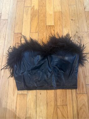 Fashion Nova Black Faux Fur Trim crop top #801